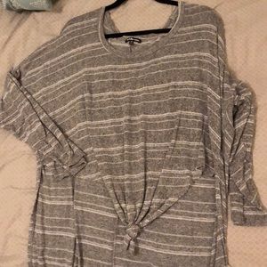 Very high low shirt with tie knot in front